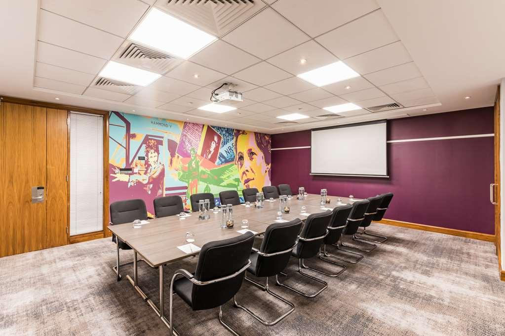 Radisson Red Hotel London Heathrow Servizi foto