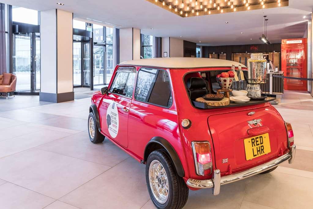 Radisson Red Hotel London Heathrow Esterno foto