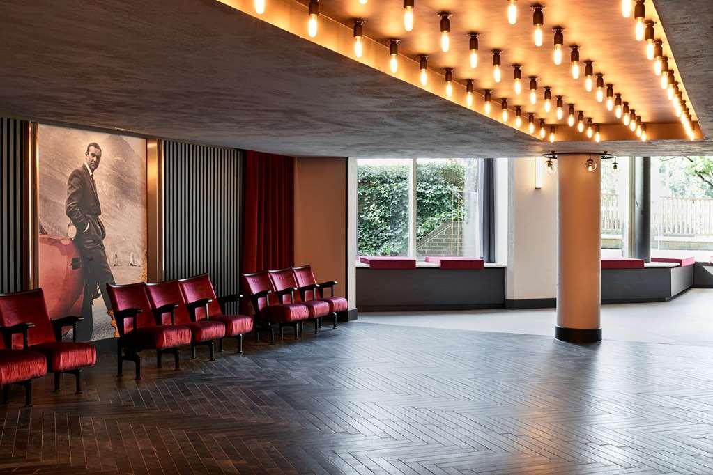 Radisson Red Hotel London Heathrow Interno foto