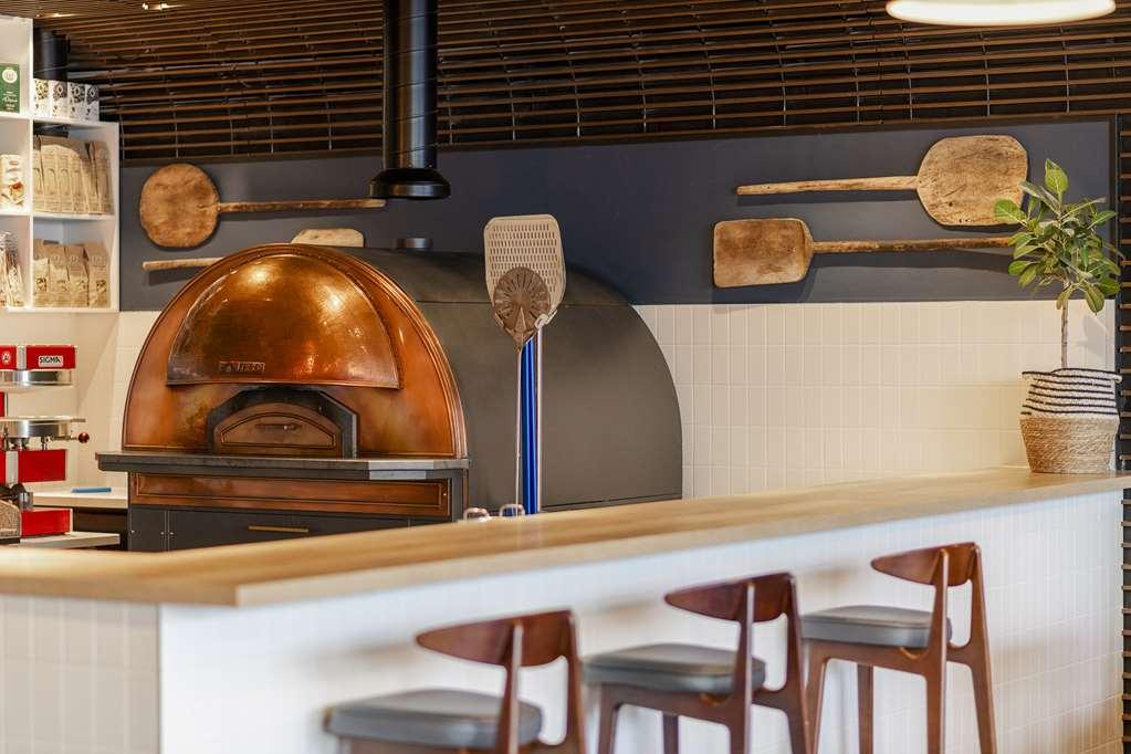 Radisson Red Hotel London Heathrow Ristorante foto