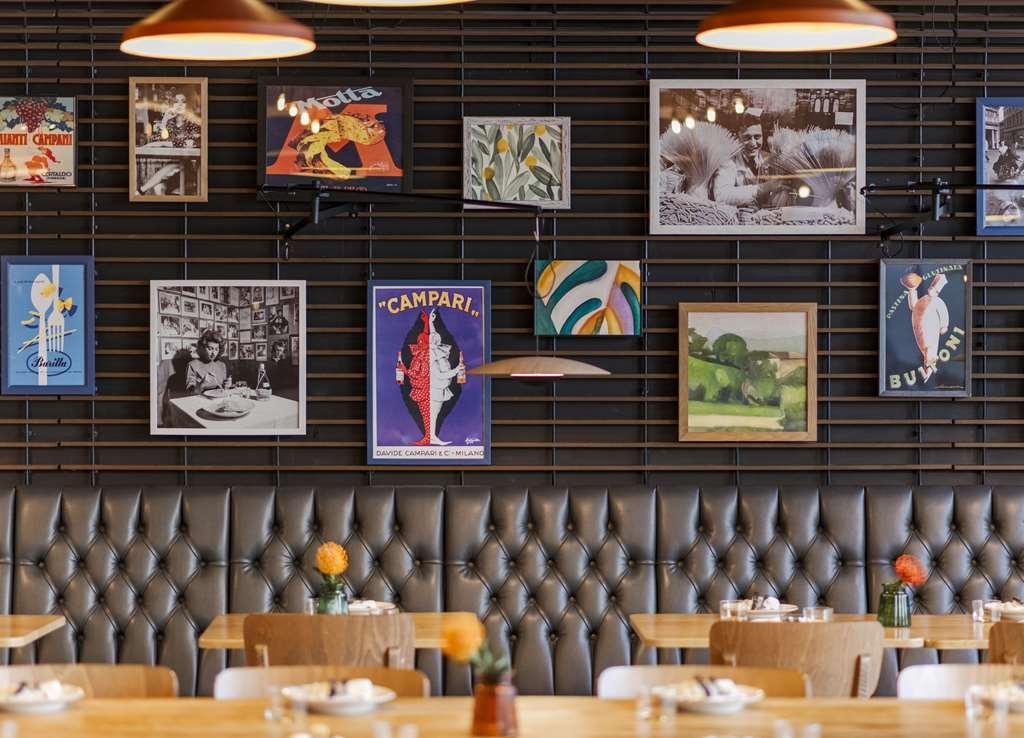 Radisson Red Hotel London Heathrow Ristorante foto