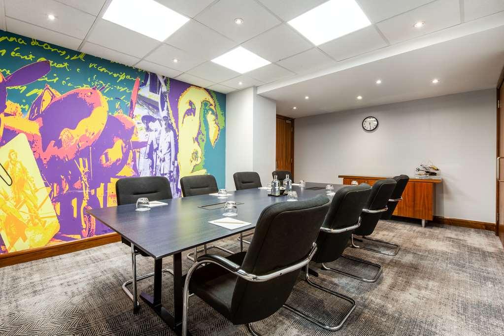 Radisson Red Hotel London Heathrow Servizi foto